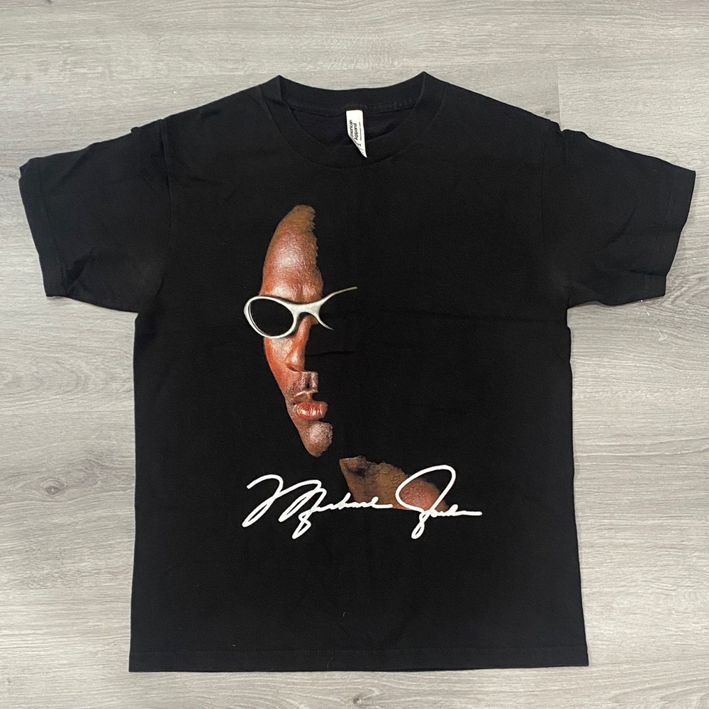 Vintage Michael Jordan Black Graphic Tee with MJ signature